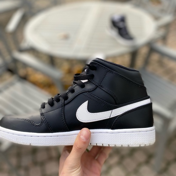 Air Jordan 1 black and white mens size 8.5 - Picture 3 of 9